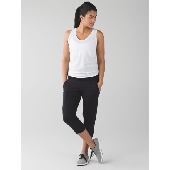 Lululemon In Flux Crop Black 6 - Picture 1 of 9